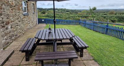 Welsh Coastal Cottage nr Llangrannog & New Quay with Donkeys & woodburner
