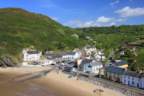 Welsh Coastal Cottage nr Llangrannog & New Quay with Donkeys & woodburner