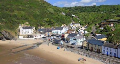 Welsh Coastal Cottage nr Llangrannog & New Quay with Donkeys & woodburner