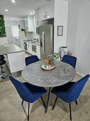 Apartment, 3 Bedrooms, Accessible, Smoking | Dining room