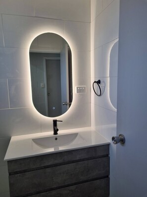 Apartment, 3 Bedrooms, Accessible, Smoking | Bathroom - Modern Stylish Apartment (Townsville)