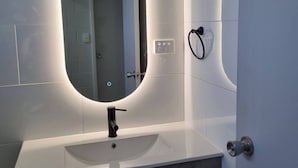Departamento, 3 habitaciones, con acceso para personas discapacitadas, para fumadores | Baño | Papel de baño 
