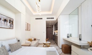 1 غرفة نوم وخزنة داخل الغرفة وستائر تعتيم وتجهيزات عازلة للصوت