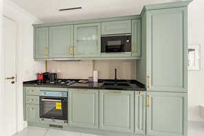 Fridge, microwave, oven, stovetop - Stylish Stay in Arjan in New Building with Pool (Dubai)
