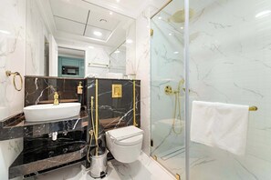 Shower, hair dryer, towels, shampoo - Stylish Stay in Arjan in New Building with Pool (Dubai)