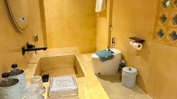 Huvila, merinäköala | Kylpyhuone | Suihku, hiustenkuivaaja, tohvelit, pyyhkeet