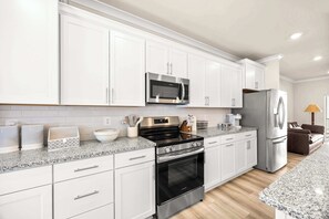 Fridge, microwave, stovetop, dishwasher