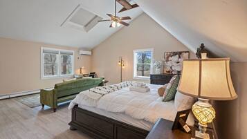 6 bedrooms, desk, iron/ironing board, travel crib