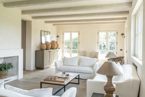 TV - New! Villa Eucalipto - a stylish retreat in Capalbio, Tuscany's Maremma (Provincia di Grosseto)