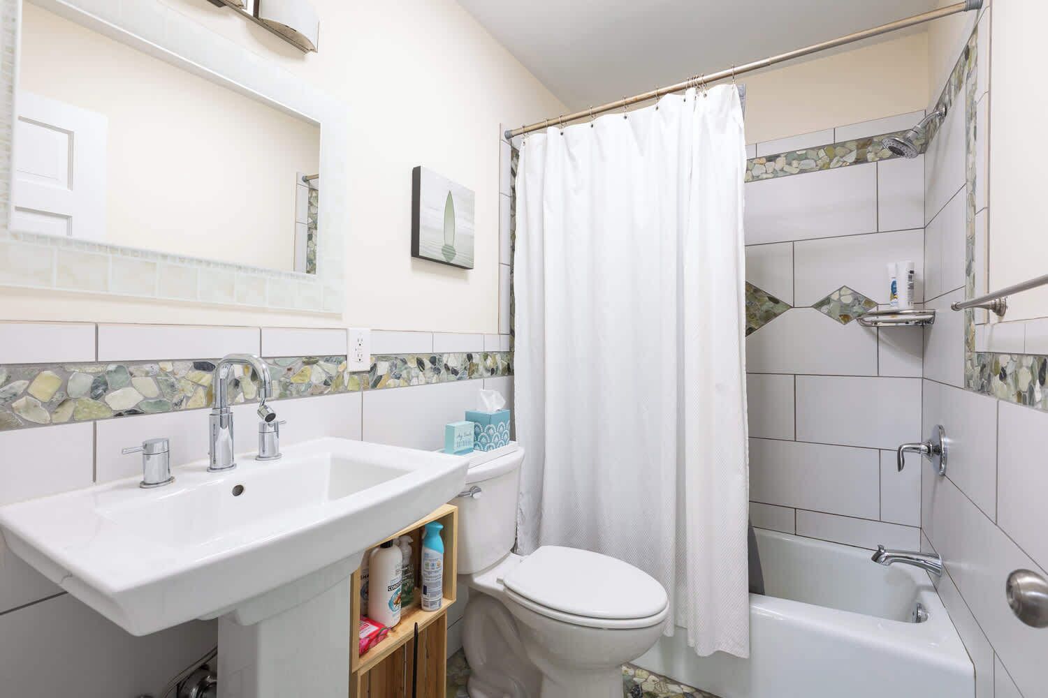 King Bedroom 1 Ensuite Full Bath with Shower/Tub, Vanity and Toilet