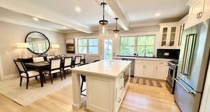 Modern 3b3b Country House and Barn on Quiet Road