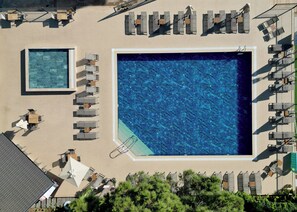 Piscina stagionale all'aperto, cabine incluse nel prezzo