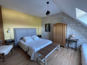 1 bedroom, desk, travel cot, free WiFi