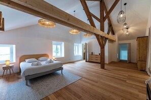 7 bedrooms, iron/ironing board, travel crib, WiFi