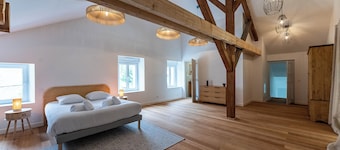 Renovated farmhouse, 500m2, Spa & Sauna, close to hiking trails