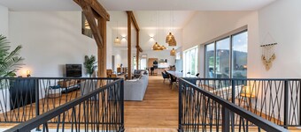 Renovated farmhouse, 500m2, Spa & Sauna, close to hiking trails