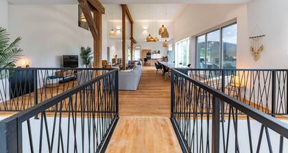 Renovated farmhouse, 500m2, Spa & Sauna, close to hiking trails