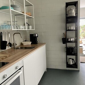 Fridge, microwave, oven, dishwasher - Idyllischer Hof mit 5 Wohnungen Nahe des Saaler Boddens (Saal)