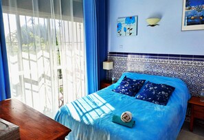 4 habitaciones, tabla de planchar con plancha, wifi y ropa de cama 