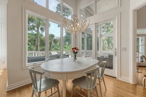 Dining - Sunlight filled coastal getaway (Kiawah Island)