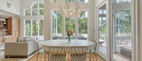 المنشأة من الداخل