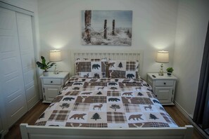 1 bedroom, desk, iron/ironing board, WiFi