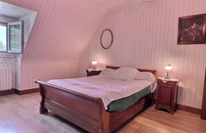 6 Schlafzimmer, Bügeleisen/Bügelbrett, kostenloses WLAN