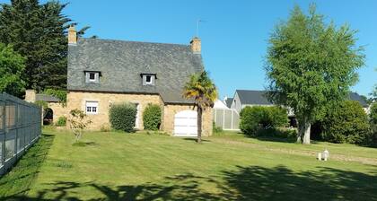 Vacation home with swimming pool near the Gulf. Walking distance to the sea.