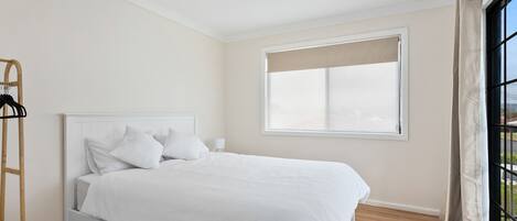 5 bedrooms, WiFi, bed sheets