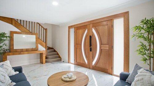 Coastal Blue is a large 5 bedroom holiday home on the NSW South Coast located in Windang.