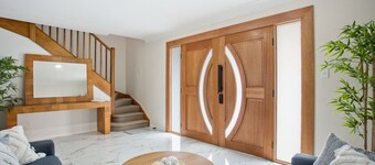 Coastal Blue is a large 5 bedroom holiday home on the NSW South Coast located in Windang.