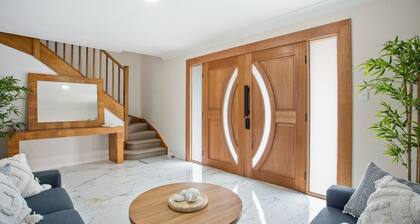 Coastal Blue is a large 5 bedroom holiday home on the NSW South Coast located in Windang.