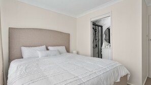 5 bedrooms, WiFi, bed sheets