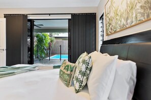 Unclassified image, 3 of 44, button