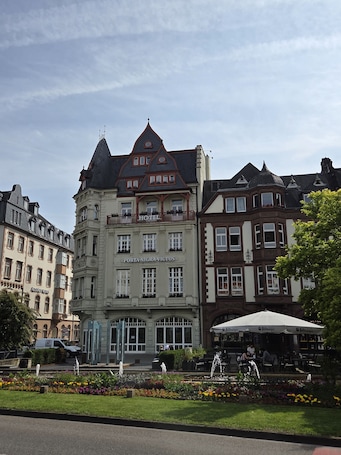 Fachada de la propiedad. Porta Nigra Victus