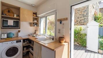 Refrigerador, horno, cafetera y tetera y tostadora