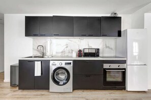 Refrigerador, microondas, horno, placa de cocina