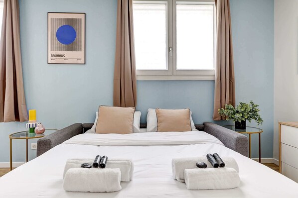 1 habitación, tabla de planchar con plancha, cuna de viaje y wifi 