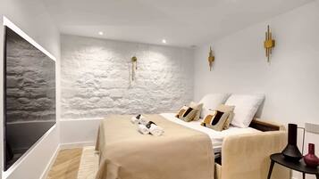 2 bedrooms, desk, iron/ironing board, travel crib