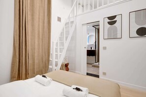 2 Schlafzimmer, Schreibtisch, Bügeleisen/Bügelbrett, Reisekinderbett