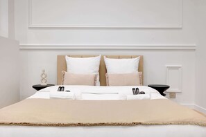 2 Schlafzimmer, Schreibtisch, Bügeleisen/Bügelbrett, Reisekinderbett