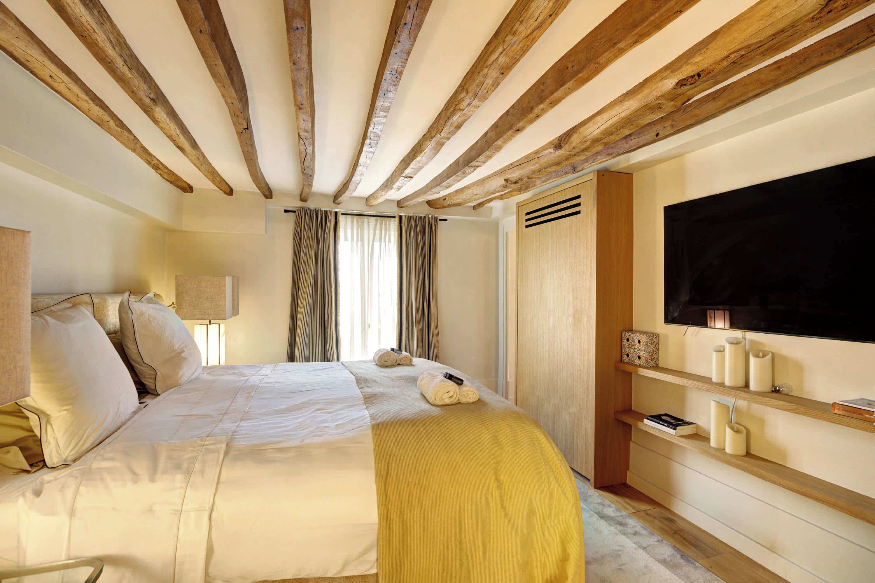 2 habitaciones, escritorio, tabla de planchar con plancha y wifi 