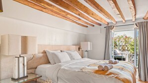 2 habitaciones, escritorio, tabla de planchar con plancha y wifi 