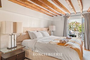 2 slaapkamers, een bureau, een strijkplank/strijkijzer, wifi