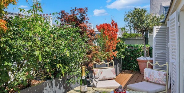 Outdoor dining - Luxury A/C Apt - 4P/2BDR - Champs-Elysées (Paris)