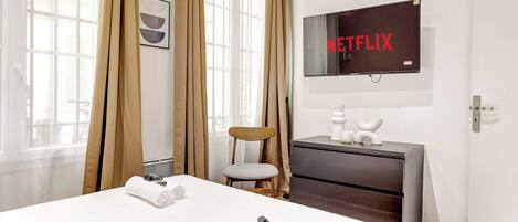 2 chambres, fer et planche à repasser, lit parapluie, Wi-Fi