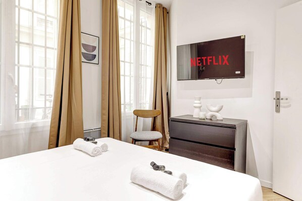 2 chambres, fer et planche à repasser, lit de bébé portatif, Wi-Fi