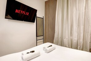 1 bedroom, iron/ironing board, travel crib, WiFi