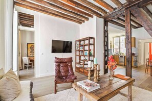 TV - Splendeur et Espace au Coeur du Marais (Paris)