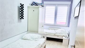 1 bedroom, iron/ironing board, travel cot, WiFi